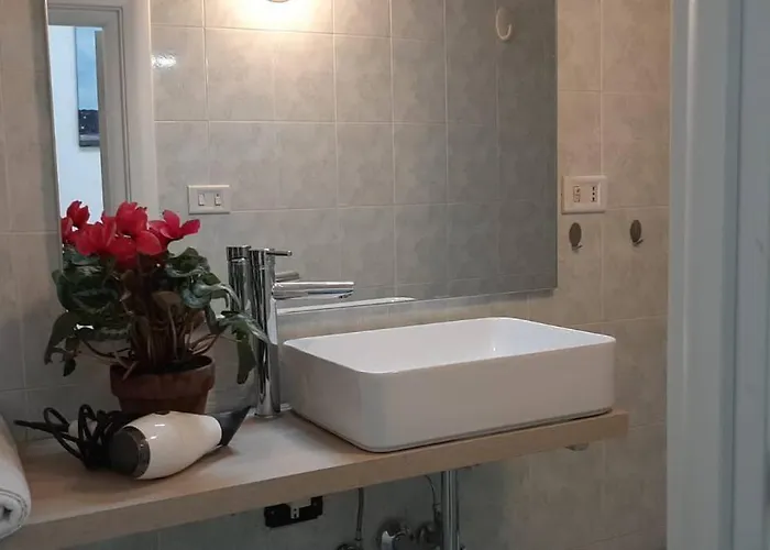 Caterina San Lorenzo 2camere Apartment Rom